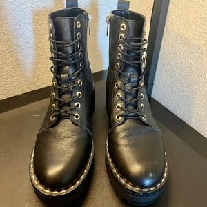 Vince Camuto Mecale Lace-Up Bootie/ Women’s Lug Sole Combat Bootie. Size 8 1/2